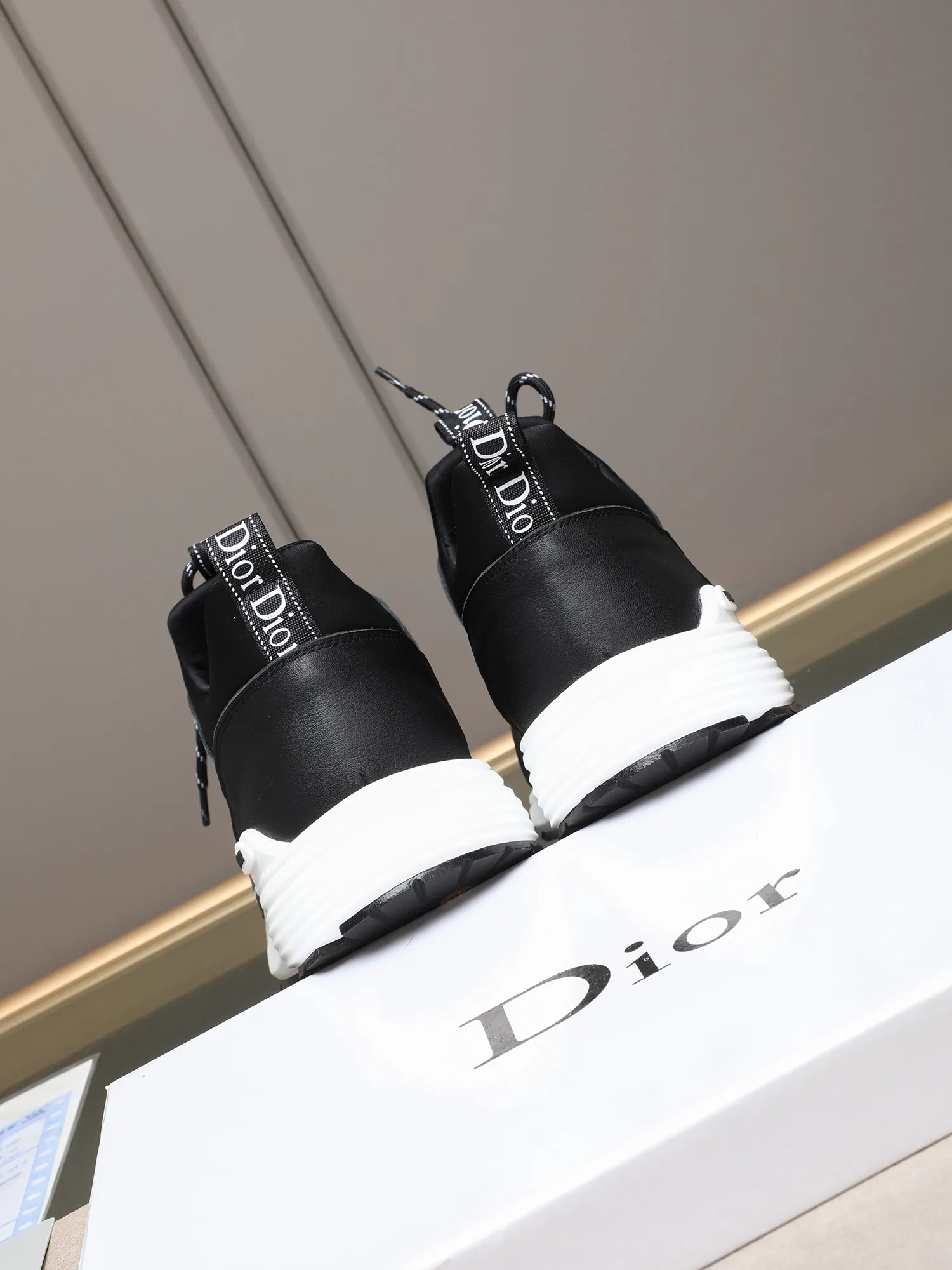 Men's shoes 💰460 💰Dior [Dior] 😘😘High-end series of casual men's shoes, simple and elegant👍👍👍The upper is made of first-layer genuine leather spliced ​​with Dior's special material [sun][sun]; imported first-layer sheepskin lining; special outsole, wear-resistant, lightweight, the overall design is harmonious and unified without lacking personality 👣🌟✨You deserve it! 5 colors😍Sizes 38~44. (45 custom-made) The picture above is a big seller🔥🔥🔥